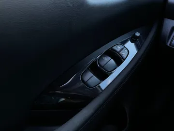 2021 Nissan LEAF - image 21