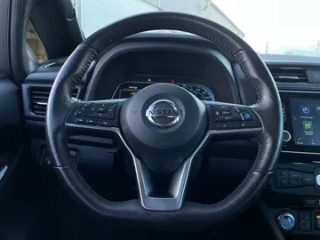 2021 Nissan LEAF - image 17