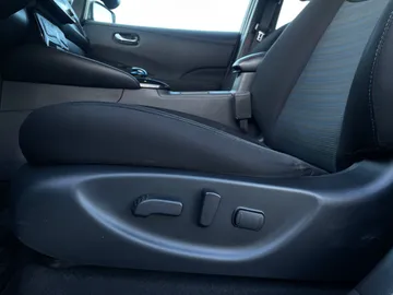 2021 Nissan LEAF - image 22