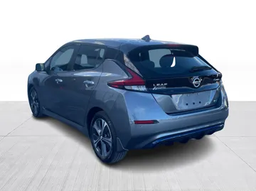2021 Nissan LEAF - image 11