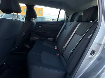 2021 Nissan LEAF - image 15