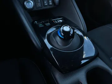2021 Nissan LEAF - image 23