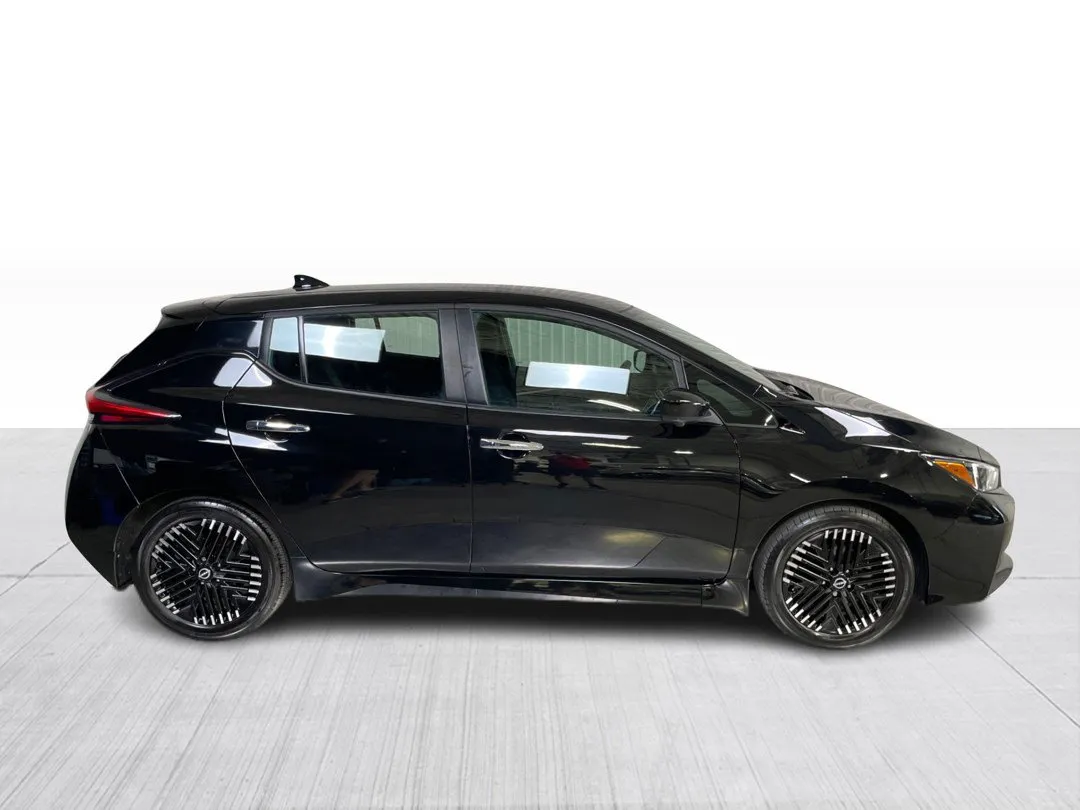 2023 Nissan LEAF — photo 2