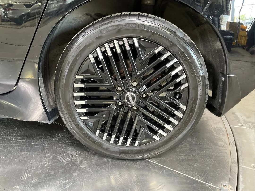 2023 Nissan LEAF — photo 5