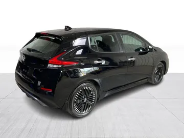 2023 Nissan LEAF - image 13