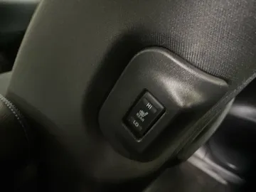 2023 Nissan LEAF - image 26