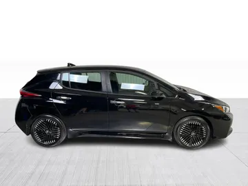 2023 Nissan LEAF - image 2