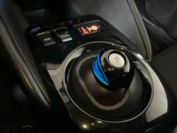 2023 Nissan LEAF - image 28