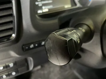 2023 Nissan LEAF - image 17