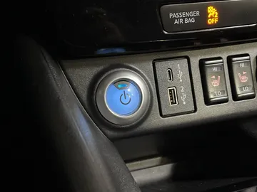2022 Nissan LEAF - image 23