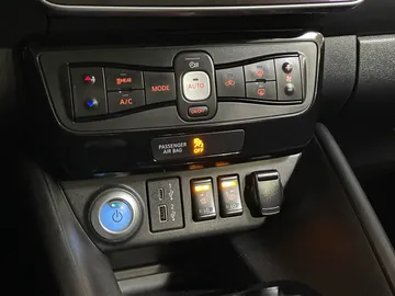 2022 Nissan LEAF - image 22
