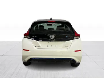 2022 Nissan LEAF - image 8