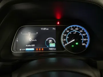2022 Nissan LEAF - image 15