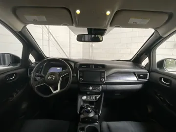 2022 Nissan LEAF - image 13