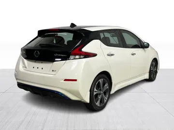 2022 Nissan LEAF - image 9
