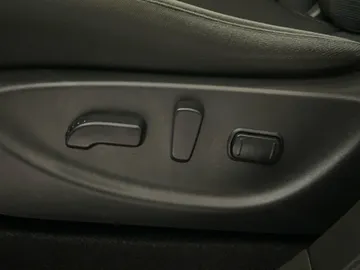 2022 Nissan LEAF - image 17