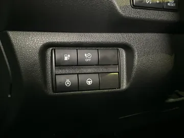 2022 Nissan LEAF - image 30