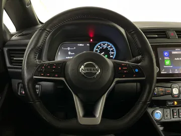 2022 Nissan LEAF - image 16