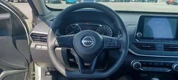 2023 Nissan Altima - image 10