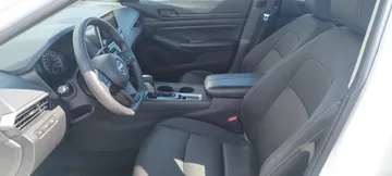 2023 Nissan Altima - image 8