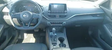 2023 Nissan Altima - image 9