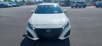 2023 Nissan Altima - image 2