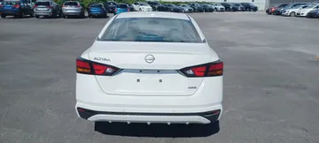 2023 Nissan Altima - image 7