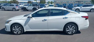 2023 Nissan Altima - image 4