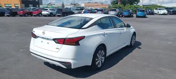 2023 Nissan Altima - image 6