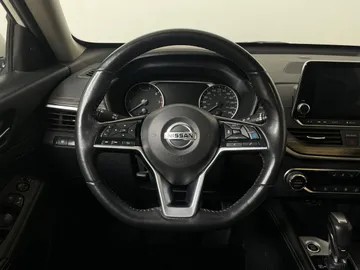 2019 Nissan Altima - image 18