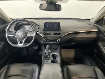 2019 Nissan Altima - image 4