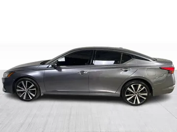 2021 Nissan Altima - image 10