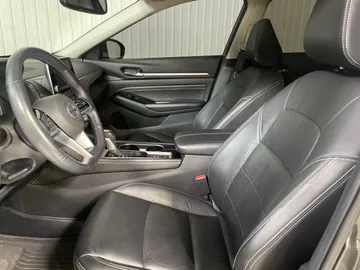 2021 Nissan Altima - image 3