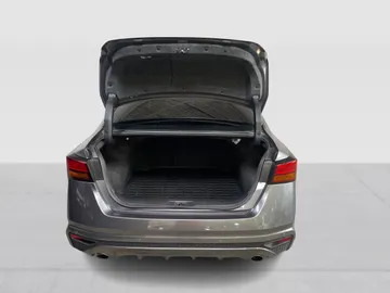 2021 Nissan Altima - image 13
