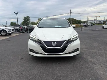 2022 Nissan LEAF - image 2