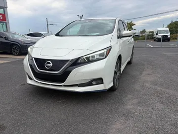 2022 Nissan LEAF - image 3