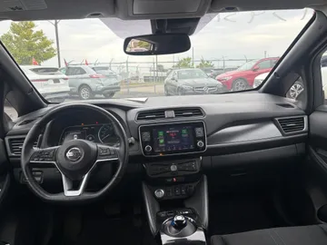 2022 Nissan LEAF - image 9