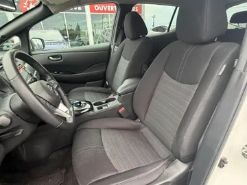 2022 Nissan LEAF - image 8