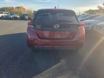 2022 Nissan LEAF - image 6