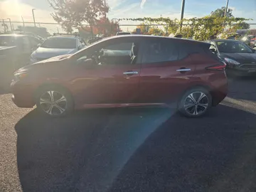 2022 Nissan LEAF - image 4