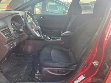 2022 Nissan LEAF - image 8