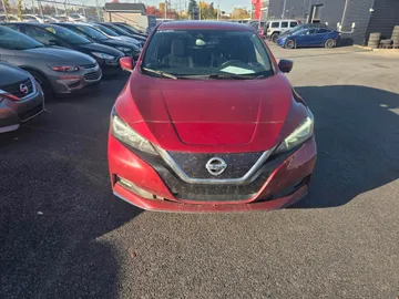 2022 Nissan LEAF - image 2