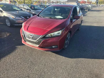 2022 Nissan LEAF - image 3