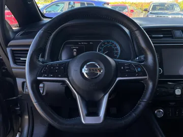 2020 Nissan LEAF - image 17