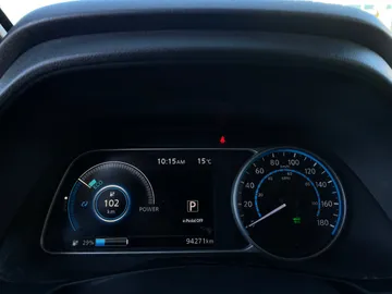 2020 Nissan LEAF - image 16