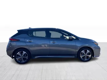 2020 Nissan LEAF - image 2
