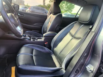 2020 Nissan LEAF - image 7