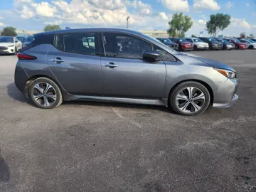2020 Nissan LEAF - image 2