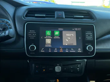2020 Nissan LEAF - image 22