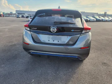 2020 Nissan LEAF - image 4